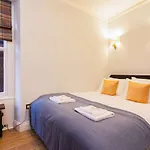 Luxurious, Modern 1BR Apartment near Castle